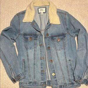 Light Blue Jean Jacket with Cream Collar and Classic Fit